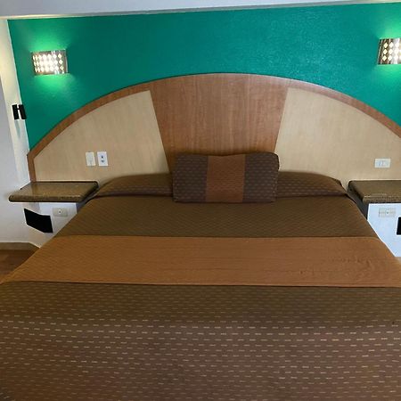 Hotel Villa De Madrid เม็กซิโกซิตี้ ภายนอก รูปภาพ