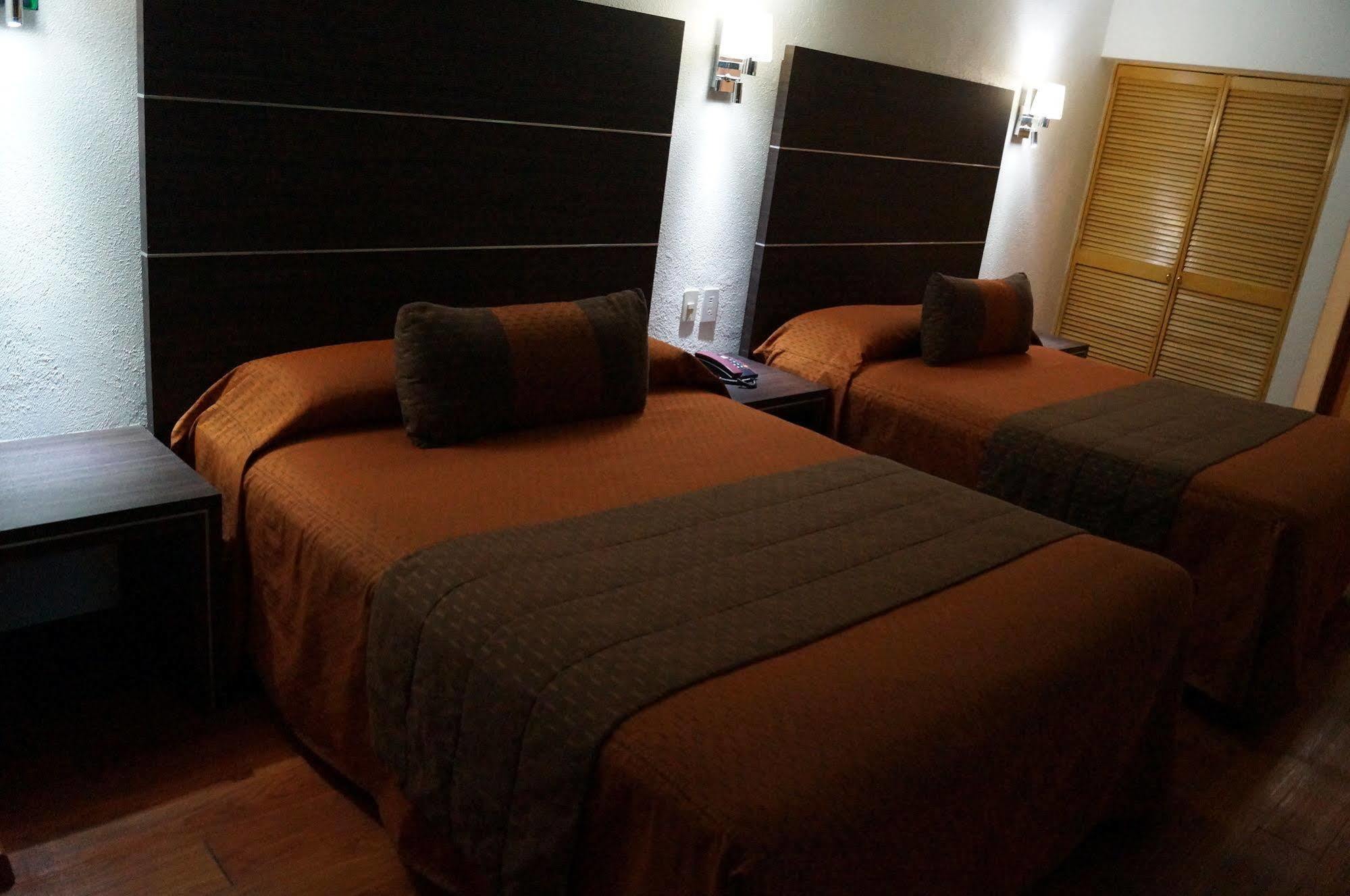 Hotel Villa De Madrid เม็กซิโกซิตี้ ภายนอก รูปภาพ