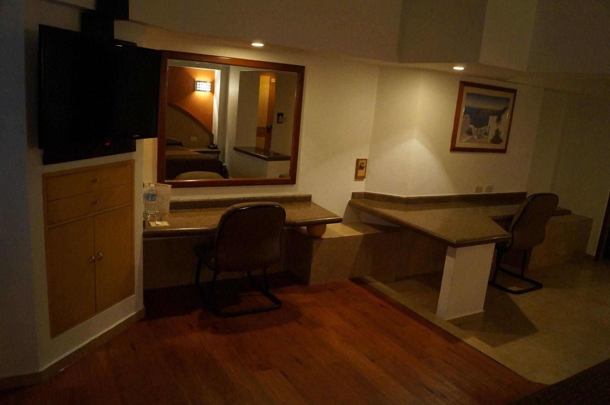 Hotel Villa De Madrid เม็กซิโกซิตี้ ภายนอก รูปภาพ