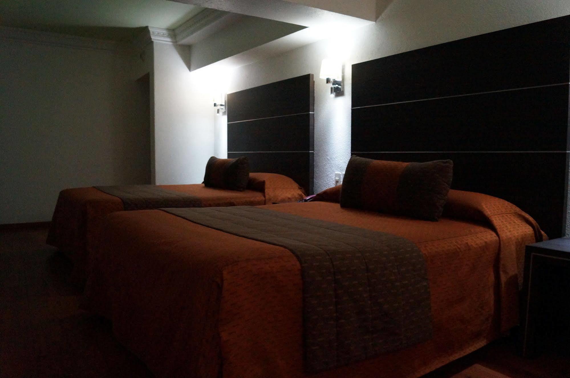 Hotel Villa De Madrid เม็กซิโกซิตี้ ภายนอก รูปภาพ