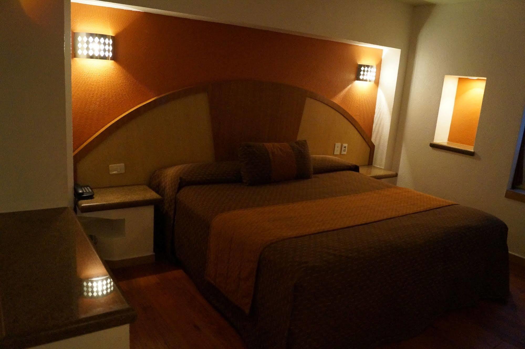 Hotel Villa De Madrid เม็กซิโกซิตี้ ภายนอก รูปภาพ