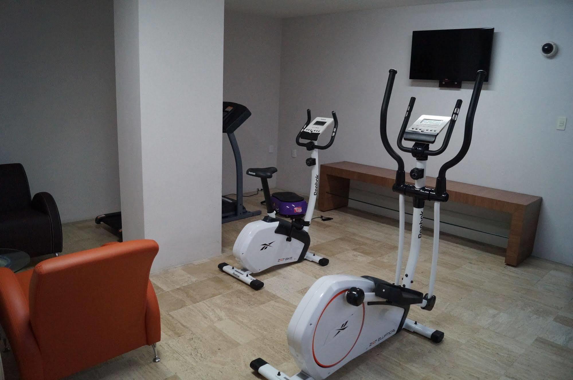 Hotel Villa De Madrid เม็กซิโกซิตี้ ภายนอก รูปภาพ